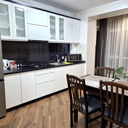 Modern Apartment On Belvedere Ивано-Франковск Экстерьер фото
